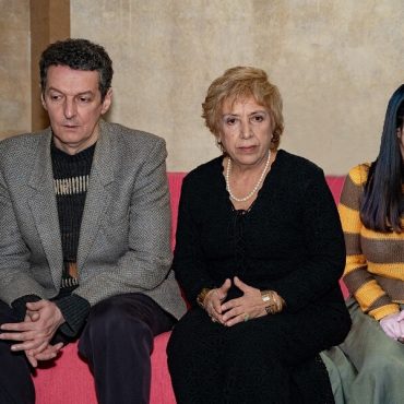 Meres oloklires sta dentra 01 370x370