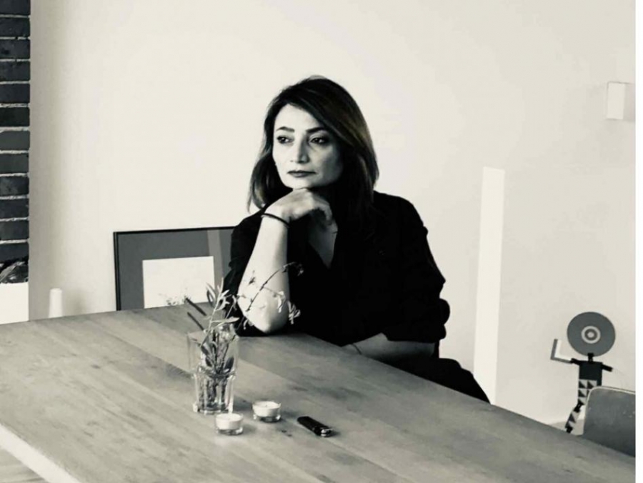 &Sigma;&upsilon;&nu;έ&nu;&tau;&epsilon;&upsilon;&xi;&eta; &mu;&epsilon;  &tau;&eta;&nu; &sigma;&upsilon;&gamma;&gamma;&rho;&alpha;&phi;έ&alpha; &kappa;&alpha;&iota; &eta;&theta;&omicron;&pi;&omicron;&iota;ό &Kappa;&iota;&kappa;ή &Mu;&alpha;ύ&rho;&iota;&delta;&omicron;&upsilon; &mu;&epsilon; &alpha;&phi;&omicron;&rho;&mu;ή &tau;&eta;&nu; &pi;&alpha;&rho;ά&sigma;&tau;&alpha;&sigma;&eta; "&Mu;&omicron;&nu;ό&pi;&omicron;&lambda;&eta;" &pi;&omicron;&upsilon; &alpha;&nu;&epsilon;&beta;&alpha;ί&nu;&epsilon;&iota; &sigma;&tau;&omicron; &theta;έ&alpha;&tau;&rho;&omicron; Ί&sigma;&omicron;&nu;