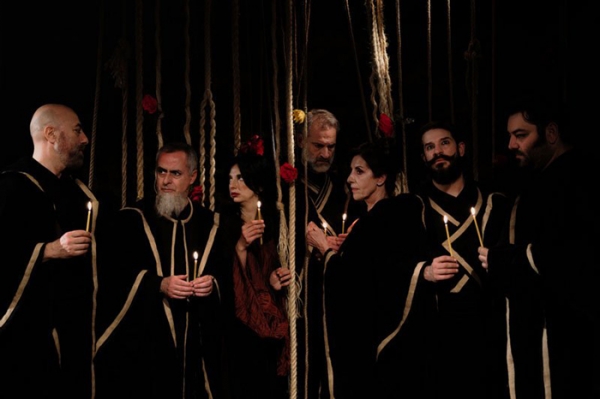 &Epsilon;ί&delta;&alpha;&mu;&epsilon; &tau;&eta;&nu; &pi;&alpha;&rho;ά&sigma;&tau;&alpha;&sigma;&eta; &Kappa;&alpha;&pi;&epsilon;&tau;ά&nu; &Mu;&iota;&chi;ά&lambda;&eta;&sigmaf; &sigma;&tau;&omicron; &theta;έ&alpha;&tau;&rho;&omicron; &Alpha;&lambda;&kappa;&mu;ή&nu;&eta;.