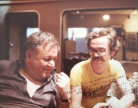 &Sigma;&upsilon;&nu;έ&nu;&tau;&epsilon;&upsilon;&xi;&eta; &tau;&omicron;&upsilon; &Gamma;&iota;ά&nu;&nu;&eta; &Pi;&alpha;&pi;&alpha;ϊ&omega;ά&nu;&nu;&omicron;&upsilon; - &Tau;&sigma;&alpha;&rho;&omicron;ύ&chi;&eta; &sigma;&tau;&omicron; &theta;&epsilon;&alpha;&tau;&rho;&omicron;.gr &mu;&epsilon; &alpha;&phi;&omicron;&rho;&mu;ή &tau;&eta;&nu; &kappa;&upsilon;&kappa;&lambda;&omicron;&phi;&omicron;&rho;ί&alpha; &tau;&omicron;&upsilon; &nu;έ&omicron;&upsilon; &tau;&omicron;&upsilon; &beta;&iota;&beta;&lambda;ί&omicron;&upsilon; &laquo;&Kappa;ό&kappa;&kappa;&iota;&nu;&omicron;, &gamma;&rho;ά&phi;&omicron;&upsilon;&mu;&epsilon; &raquo;.