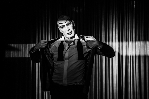 &Sigma;&upsilon;&nu;έ&nu;&tau;&epsilon;&upsilon;&xi;&eta; &tau;&omicron;&upsilon; &Nu;&iota;&kappa;ό&lambda;&alpha; &Beta;&alpha;&gamma;&iota;&omicron;&nu;ά&kappa;&eta; &sigma;&tau;&omicron; &theta;&epsilon;&alpha;&tau;&rho;&omicron;.gr &mu;&epsilon; &alpha;&phi;&omicron;&rho;&mu;ή &tau;&eta; &pi;&alpha;&rho;ά&sigma;&tau;&alpha;&sigma;&eta;&nbsp;&laquo;&Mu;&Epsilon;&Phi;&Iota;&Sigma;&Tau;&Omicron;&raquo; &sigma;&tau;&omicron; &Iota;&Mu;&Kappa;.