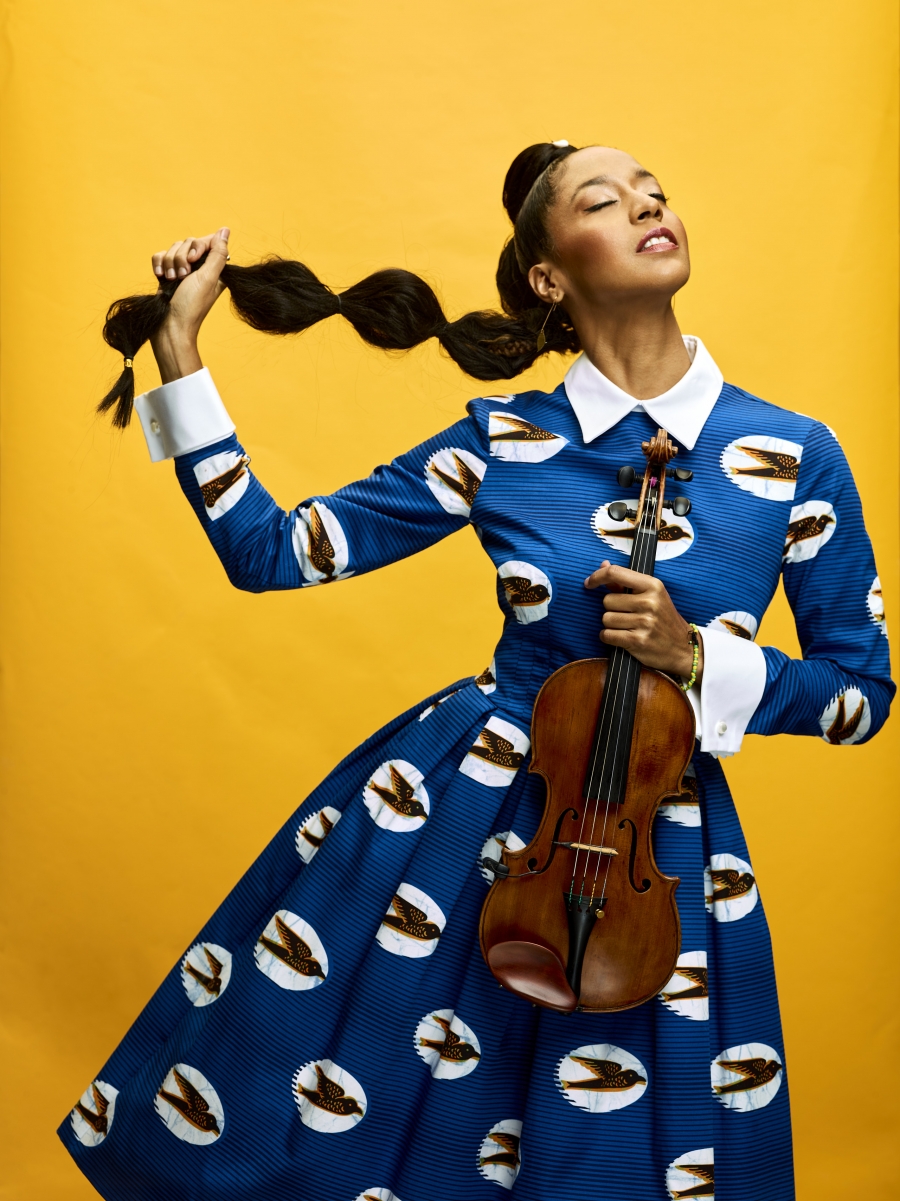 YILIAN CAŇIZARES &amp; RESILIENCE TRI&Omicron; &laquo;&Eta; &nu;έ&alpha; Cubana diva &mu;&epsilon; &tau;&eta; &phi;&omega;&nu;ή &kappa;&alpha;&iota; &tau;&omicron; &beta;&iota;&omicron;&lambda;ί&raquo;