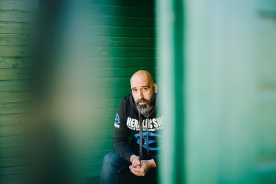 &Sigma;&upsilon;&nu;έ&nu;&tau;&epsilon;&upsilon;&xi;&eta; &tau;&omicron;&upsilon; &Beta;&alpha;&gamma;&gamma;έ&lambda;&eta; &Lambda;ά&sigma;&kappa;&alpha;&rho;&eta;, &sigma;&tau;&omicron; &theta;&epsilon;&alpha;&tau;&rho;&omicron;.gr &mu;&epsilon; &alpha;&phi;&omicron;&rho;&mu;ή &tau;&eta;&nu; &pi;&alpha;&rho;ά&sigma;&tau;&alpha;&sigma;&eta; ''The Prudes'' &sigma;&tau;&omicron; &theta;έ&alpha;&tau;&rho;&omicron; Vault.