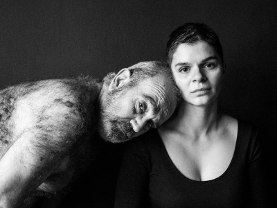 &Epsilon;ί&delta;&alpha;&mu;&epsilon; &tau;&eta;&nu; &pi;&alpha;&rho;ά&sigma;&tau;&alpha;&sigma;&eta; &ldquo;&Eta;&lambda;έ&kappa;&tau;&rho;&alpha;: &mu;&iota;&alpha; &sigma;ύ&gamma;&chi;&rho;&omicron;&nu;&eta; &tau;&rho;&alpha;&gamma;&omega;&delta;ί&alpha;&rdquo; &sigma;&epsilon; &sigma;&kappa;&eta;&nu;&omicron;&theta;&epsilon;&sigma;ί&alpha; &Kappa;&omega;&nu;&sigma;&tau;&alpha;&nu;&tau;ί&nu;&omicron;&upsilon; &Mu;&omega;&rho;&alpha;ΐ&tau;&eta; &sigma;&tau;&omicron; &Theta;έ&alpha;&tau;&rho;&omicron; &Sigma;&tau;&alpha;&theta;&mu;ό&sigmaf;