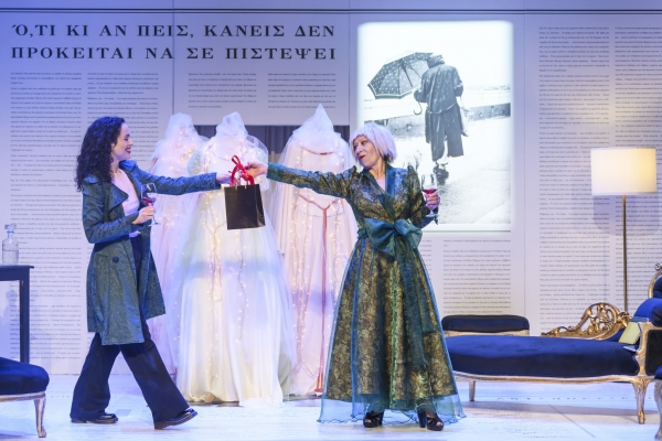 &Epsilon;ί&delta;&alpha;&mu;&epsilon; &tau;&eta;&nu; &pi;&alpha;&rho;ά&sigma;&tau;&alpha;&sigma;&eta; "&Omicron; &sigma;&kappa;ύ&lambda;&omicron;&sigmaf; &pi;&omicron;&upsilon; έ&kappa;&lambda;&alpha;&iota;&gamma;&epsilon; &beta;&omicron;&upsilon;&beta;ά &tau;&iota;&sigmaf; &nu;ύ&chi;&tau;&epsilon;&sigmaf;" &sigma;&tau;&omicron; &theta;έ&alpha;&tau;&rho;&omicron; Auditorium