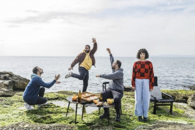 &Epsilon;ί&delta;&alpha;&mu;&epsilon; &tau;&eta;&nu; &pi;&alpha;&rho;ά&sigma;&tau;&alpha;&sigma;&eta; &Sigma;&iota;&rho;ό&kappa;&omicron;&sigmaf; &sigma;&tau;&omicron; &theta;έ&alpha;&tau;&rho;&omicron; &Mu;&pi;έ&lambda;&lambda;&omicron;&sigmaf;