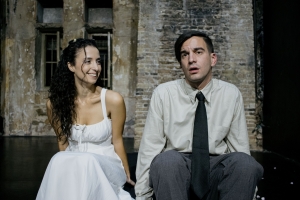 «Ένας ξένος» σε σκηνοθεσία του Λεωνίδα Μικρόπουλου στο θέατρο Φούρνος από 8 Νοεμβρίου