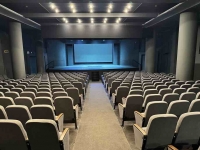 Ανακαινισμένο και εύκολα προσβάσιμο ξεκινά τη νέα σεζόν το Θέατρο Άλφα Ληναίος Φωτίου