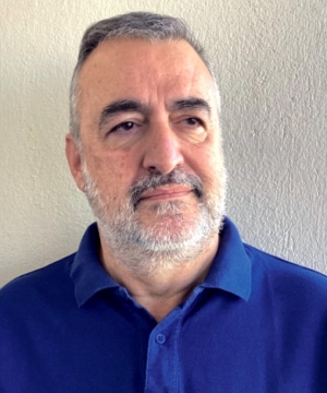 &Omicron; &Tau;&rho;&iota;&alpha;&nu;&tau;ά&phi;&upsilon;&lambda;&lambda;&omicron;&sigmaf; &Delta;&alpha;&rho;ά&beta;&alpha;&lambda;&eta;&sigmaf;, &sigma;&upsilon;&gamma;&gamma;&rho;&alpha;&phi;έ&alpha;&sigmaf; &tau;&omega;&nu; &laquo;&Omicron;&xi;&epsilon;ί&alpha; &Epsilon;&gamma;&gamma;&upsilon;&tau;ά&tau;&eta;&raquo; &kappa;&alpha;&iota; &laquo;&Sigma;&kappa;&omicron;&tau;&epsilon;&iota;&nu;ά &Phi;&iota;&omicron;&rho;&delta;&raquo;, &mu;&omicron;&iota;&rho;ά&zeta;&epsilon;&tau;&alpha;&iota; &mu;&alpha;&zeta;ί &mu;&alpha;&sigmaf; &sigma;ή&mu;&epsilon;&rho;&alpha; &sigma;&kappa;έ&psi;&epsilon;&iota;&sigmaf; &gamma;&iota;&alpha; &tau;&eta; &sigma;&upsilon;&gamma;&gamma;&rho;&alpha;&phi;&iota;&kappa;ή &tau;&omicron;&upsilon; &pi;&omicron;&rho;&epsilon;ί&alpha; &kappa;&alpha;&iota; &tau;&iota;&sigmaf; &theta;&epsilon;&mu;&alpha;&tau;&iota;&kappa;έ&sigmaf; &tau;&omega;&nu; &beta;&iota;&beta;&lambda;ί&omega;&nu; &tau;&omicron;&upsilon;.