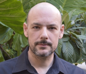 &Sigma;&upsilon;&nu;έ&nu;&tau;&epsilon;&upsilon;&xi;&eta; &tau;&omicron;&upsilon; &Alpha;&nu;&delta;&rho;έ&alpha; &Alpha;&nu;&tau;&omega;&nu;&iota;ά&delta;&eta;, &sigma;&tau;&omicron; &theta;&epsilon;&alpha;&tau;&rho;&omicron;.gr &mu;&epsilon; &alpha;&phi;&omicron;&rho;&mu;ή &tau;&eta;&nu; &pi;&alpha;&rho;ά&sigma;&tau;&alpha;&sigma;&eta; "&Rho;&alpha;&sigma;ό&mu;&omicron;&nu;. &Eta; &epsilon;&kappa;&delta;&omicron;&chi;ή &tau;&eta;&sigmaf; &alpha;&lambda;&omicron;&gamma;ό&mu;&upsilon;&gamma;&alpha;&sigmaf;" &tau;&eta;&sigmaf; &Sigma;&omicron;&phi;ί&alpha;&sigmaf; &Delta;&iota;&omicron;&nu;&upsilon;&sigma;&omicron;&pi;&omicron;ύ&lambda;&omicron;&upsilon; &sigma;&tau;&omicron; &theta;έ&alpha;&tau;&rho;&omicron; 104.