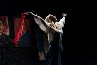 &Epsilon;ί&delta;&alpha;&mu;&epsilon; &tau;&eta;&nu; &pi;&alpha;&rho;ά&sigma;&tau;&alpha;&sigma;&eta; &ldquo;&Eta; &chi;ώ&rho;&alpha; &pi;&omicron;&upsilon; &pi;&omicron;&tau;έ &delta;&epsilon;&nu; &pi;&epsilon;&theta;&alpha;ί&nu;&epsilon;&iota;&sigmaf;&rdquo; &sigma;&tau;&omicron; &Theta;έ&alpha;&tau;&rho;&omicron; &Alpha;&tau;&tau;&iota;&kappa;&omicron;ύ Ά&lambda;&sigma;&omicron;&upsilon;&sigmaf; &ldquo;&Kappa;&alpha;&tau;ί&nu;&alpha; &Pi;&alpha;&xi;&iota;&nu;&omicron;ύ&rdquo;