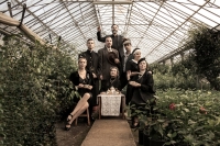 &Epsilon;ί&delta;&alpha;&mu;&epsilon; &tau;&eta;&nu; &pi;&alpha;&rho;ά&sigma;&tau;&alpha;&sigma;&eta; &Epsilon;&lambda;ά&tau;&epsilon; &nu;&alpha; &pi;&iota;&omicron;ύ&mu;&epsilon; έ&nu;&alpha;&nu; &kappa;&alpha;&phi;έ &sigma;&tau;&omicron; &theta;έ&alpha;&tau;&rho;&omicron; &Mu;&iota;&kappa;&rho;ό&sigmaf; &Kappa;&epsilon;&rho;&alpha;&mu;&epsilon;&iota;&kappa;ό&sigmaf;.