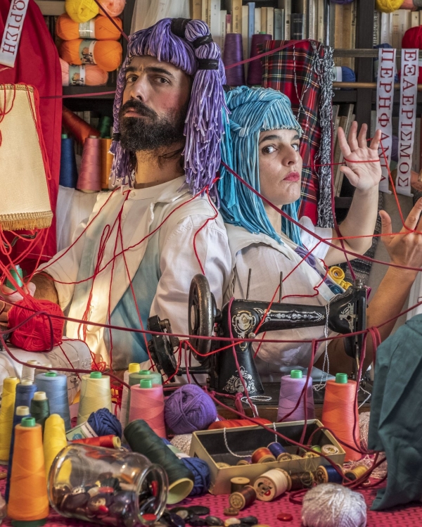 "O &Rho;&alpha;&phi;&tau;ά&kappa;&omicron;&sigmaf; &tau;&omega;&nu; &lambda;έ&xi;&epsilon;&omega;&nu;" &epsilon;&pi;&iota;&sigma;&tau;&rho;έ&phi;&epsilon;&iota; &mu;&epsilon; &delta;&rho;&omicron;&sigma;&epsilon;&rho;έ&sigmaf; &kappa;&alpha;&lambda;&omicron;&kappa;&alpha;&iota;&rho;&iota;&nu;έ&sigmaf; &pi;&alpha;&rho;&alpha;&sigma;&tau;ά&sigma;&epsilon;&iota;&sigmaf;