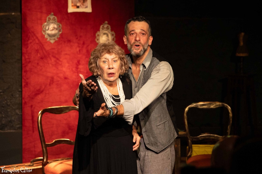 FAMILY SECRETS - &Epsilon;&Pi;&Iota;&Sigma;&Eta;&Mu;&Eta; &Pi;&Rho;&Epsilon;&Mu;&Iota;&Epsilon;&Rho;&Alpha; &Sigma;&Tau;&Omicron; &Theta;&Epsilon;&Alpha;&Tau;&Rho;&Omicron; &Alpha;&Lambda;&Kappa;&Mu;&Eta;&Nu;&Eta;