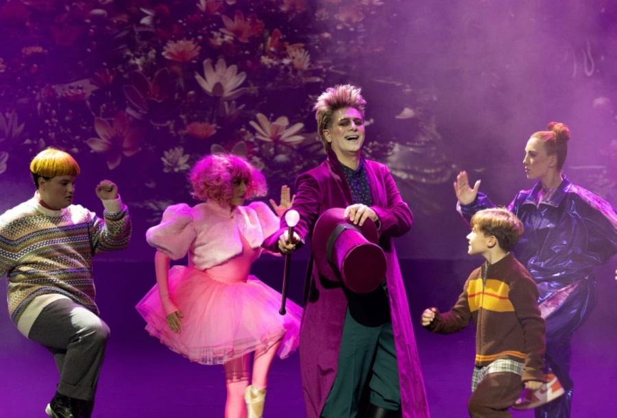 &Sigma;&upsilon;&nu;έ&nu;&tau;&epsilon;&upsilon;&xi;&eta; &tau;ύ&pi;&omicron;&upsilon; &sigma;&tau;&omicron; EMPASSY Theater &gamma;&iota;&alpha; &tau;&eta;&nu; &pi;&alpha;&rho;ά&sigma;&tau;&alpha;&sigma;&eta; &Omicron; &Tau;&sigma;ά&rho;&lambda;&iota; &kappa;&alpha;&iota; &tau;&omicron; &epsilon;&rho;&gamma;&omicron;&sigma;&tau;ά&sigma;&iota;&omicron; &sigma;&omicron;&kappa;&omicron;&lambda;ά&tau;&alpha;&sigmaf;.