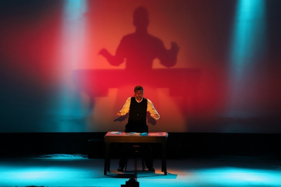 &Epsilon;ί&delta;&alpha;&mu;&epsilon; &tau;&omicron; έ&rho;&gamma;&omicron; &tau;&omicron;&upsilon; &Alpha;&lambda;έ&xi;&alpha;&nu;&delta;&rho;&omicron;&upsilon; &Pi;&alpha;&pi;&alpha;&delta;&iota;&alpha;&mu;ά&nu;&tau;&eta; &Omicron;&Nu;&Epsilon;&Iota;&Rho;&Omicron; &Sigma;&Tau;&Omicron; &Kappa;&Upsilon;&Mu;&Alpha; - &Epsilon;&Rho;&Omega;&Sigma; &Eta;&Rho;&Omega;&Sigma;  &sigma;&tau;&omicron; &Theta;έ&alpha;&tau;&rho;&omicron; &Alpha;&theta;&eta;&nu;ώ&nu;