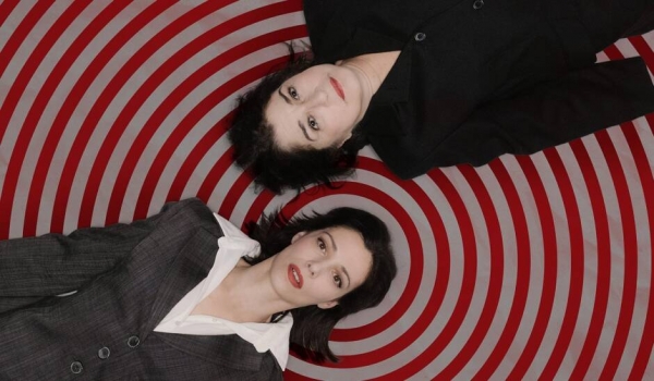 &Epsilon;ί&delta;&alpha;&mu;&epsilon; &tau;&omicron; &laquo;Contractions &ndash; Ό&rho;&omicron;&iota; &Sigma;&upsilon;&mu;&beta;&omicron;&lambda;&alpha;ί&omicron;&upsilon;&raquo; &sigma;&tau;&omicron; &Theta;έ&alpha;&tau;&rho;&omicron; &laquo; &Mu;&iota;&kappa;&rho;ό Ά&nu;&epsilon;&sigma;&iota;&sigmaf;&raquo;