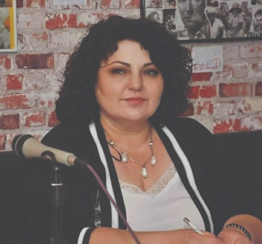 Συνέντευξη της Μαρίας Πρινάρη-Καρκαβατσάκη στο θεατρο.gr, με αφορμή την κυκλοφορία του νέου της βιβλίου Λάχεσις από τις εκδόσεις Αγγελάκη.