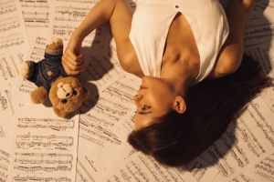 Είδαμε την παράσταση «Είσαι μουσική» | Θέατρο Nous