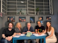 STUDIO &Mu;&Alpha;&Upsilon;&Rho;&Omicron;&Mu;&Iota;&Chi;&Alpha;&Lambda;&Eta; - &laquo;&Mu;&Iota;&Alpha; &Mu;&Iota;&Kappa;&Rho;&Eta; &Pi;&Alpha;&Rho;&Eta;&Gamma;&Omicron;&Rho;&Iota;&Alpha;&raquo; &Alpha;&Pi;&Omicron; &Tau;&Iota;&Sigma; 12 &Delta;&Epsilon;&Kappa;&Epsilon;&Mu;&Beta;&Rho;&Iota;&Omicron;&Upsilon;