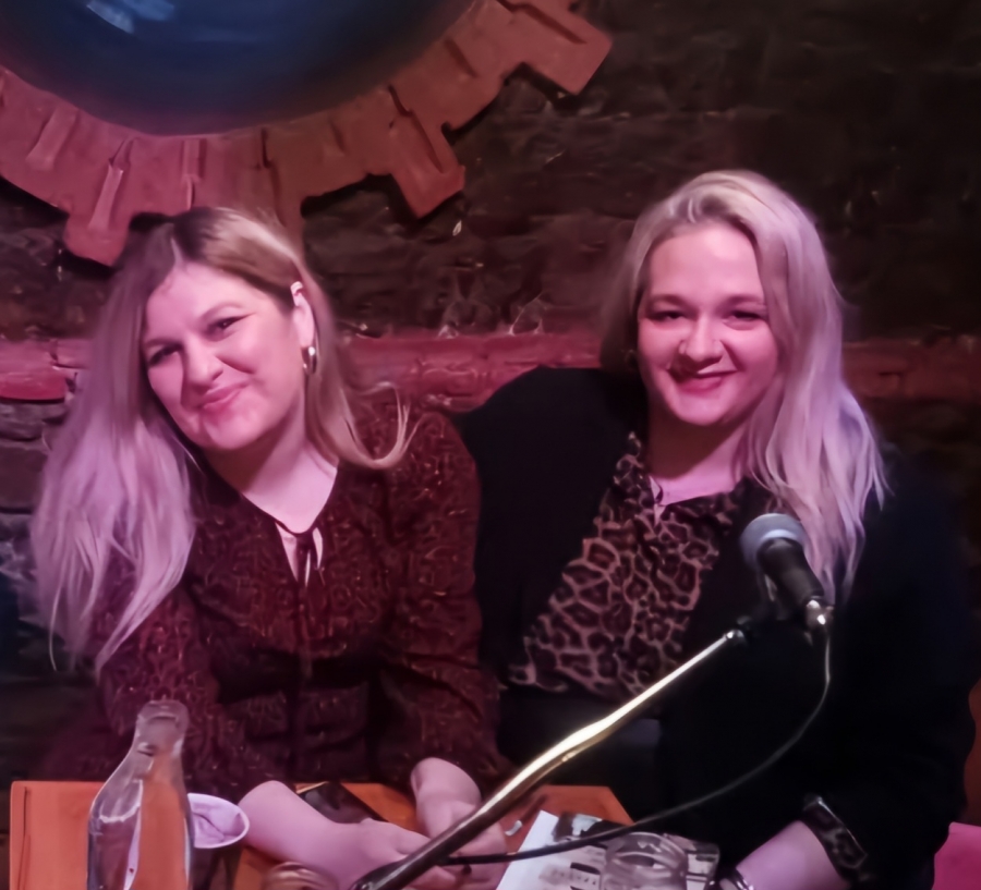 &Eta; Ά&nu;&nu;&alpha; &Pi;&alpha;&lambda;&alpha;&iota;&omicron;&delta;ή&mu;&omicron;&upsilon; &amp; &omicron; &Epsilon;&nu;&tau; &Mu;&pi;έ&gamma;&kappa;&epsilon;&lambda;&sigmaf;