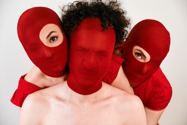 &Epsilon;ί&delta;&alpha;&mu;&epsilon; &tau;&eta;&nu;  &laquo;&Chi;&omicron;&rho;&epsilon;&upsilon;&tau;&iota;&kappa;ή &Pi;&alpha;&nu;&omicron;ύ&kappa;&lambda;&alpha;&raquo; &sigma;&epsilon; &sigma;&kappa;&eta;&nu;&omicron;&theta;&epsilon;&sigma;ί&alpha; &Kappa;&omega;&nu;&sigma;&tau;&alpha;&nu;&tau;ί&nu;&omicron;&upsilon; &Mu;ά&rho;&kappa;&epsilon;&lambda;&lambda;&omicron;&upsilon; &sigma;&tau;&omicron; &Sigma;ύ&gamma;&chi;&rho;&omicron;&nu;&omicron; &Theta;έ&alpha;&tau;&rho;&omicron;.