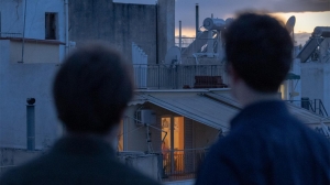 &Epsilon;ί&delta;&alpha;&mu;&epsilon; &tau;&eta;&nu; &pi;&alpha;&rho;ά&sigma;&tau;&alpha;&sigma;&eta;: &laquo;&Eta; &Pi;&Omicron;&Lambda;&Eta; ή &pi;&omega;&sigmaf; &nu;&alpha; &kappa;&omicron;&iota;&mu;&eta;&theta;&epsilon;ί&tau;&epsilon; ή&sigma;&upsilon;&chi;&alpha;&raquo; &sigma;&tau;&omicron; &pi;ά&nu;&tau;&omicron;&tau;&epsilon; &phi;&iota;&lambda;&iota;&kappa;ό &kappa;&alpha;&iota; &pi;&rho;&omicron;&sigma;&iota;&tau;ό &theta;έ&alpha;&tau;&rho;&omicron; 104