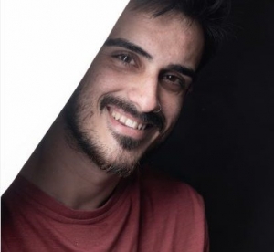 Συνέντευξη του σκηνοθέτη Εύθυμη Χρήστου με αφορμή την παράσταση “Vincent – Αίμα στο χιόνι” στο θέατρο “Τραίνο στο Ρουφ”.