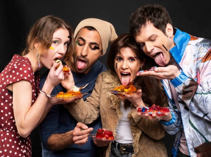 &Epsilon;ί&delta;&alpha;&mu;&epsilon;  &tau;&eta;&nu; &pi;&alpha;&rho;ά&sigma;&tau;&alpha;&sigma;&eta; &laquo;&Mu;&eta; &sigma;&kappa;&alpha;&lambda;ί&zeta;&epsilon;&iota;&sigmaf; &tau;&eta;&nu; ά&mu;&mu;&omicron;&raquo;  &sigma;&tau;&omicron; &Delta;&eta;&mu;&omicron;&tau;&iota;&kappa;ό &Theta;έ&alpha;&tau;&rho;&omicron; &Pi;&epsilon;&iota;&rho;&alpha;&iota;ά