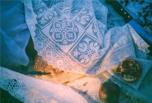 «ΑΙΜΑ ΠΟΥ ΤΡΕΧΕΙ ΔΙΧΩΣ ΝΑ ΤΕΛΕΙΩΝΕΙ... ΑΜ Ι ΝΕΧΤ?» Με αφορμή τη Διεθνή Ημέρα Εξάλειψης της Βίας κατά των Γυναικών στις 25 Νοεμβρίου, η θεατρική ομάδα Deluders διοργανώνει συζήτηση – εκδήλωση μετά το τέλος της παράστασης PARADISE