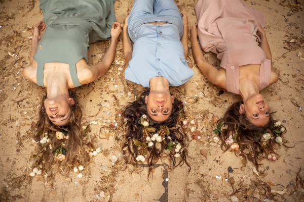 &Epsilon;ί&delta;&alpha;&mu;&epsilon; &tau;&eta;&nu; &pi;&alpha;&rho;ά&sigma;&tau;&alpha;&sigma;&eta; "Vita nova" &sigma;&tau;&omicron; &Mu;&pi;ά&gamma;&kappa;&epsilon;&iota;&omicron;&nu;