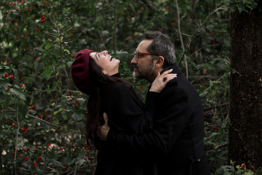 &Mu;&epsilon; &alpha;&kappa;&omicron;ύ&sigmaf;; | &Eta; &nu;έ&alpha; &pi;&alpha;&rho;ά&sigma;&tau;&alpha;&sigma;&eta; &tau;&eta;&sigmaf; &Mu;&alpha;&rho;ί&alpha; &Mu;&pi;&omicron;ύ&rho;&lambda;&eta; &sigma;&tau;&eta; &Sigma;&kappa;&eta;&nu;ή BRECHT 2510