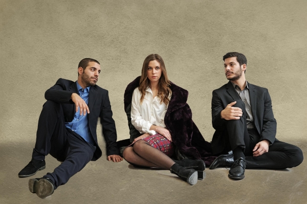 H &Mu;&alpha;&nu;&tau;ό&nu;&alpha; &mu;&epsilon; &tau;&omicron; &gamma;&omicron;ύ&nu;&iota;&nu;&omicron; &pi;&alpha;&lambda;&tau;ό &sigma;&tau;&omicron; Alhambra Art Theatre &sigma;&tau;&iota;&sigmaf; 13 &Phi;&epsilon;&beta;&rho;&omicron;&upsilon;&alpha;&rho;ί&omicron;&upsilon;