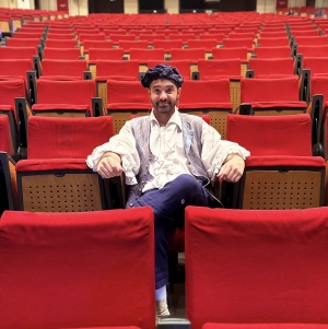 Συνέντευξη του Ηλία Παπακωνσταντίνου στο θεατρο.gr με αφορμή την περιοδεία της παράστασης &quot;ο Μολυβένιος Στρατιώτης&quot;  στην Κρήτη.