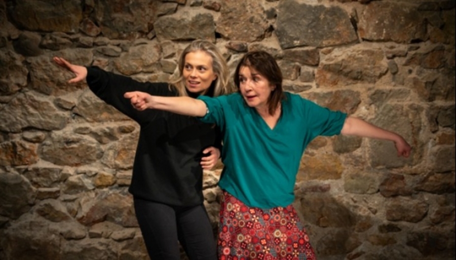 &Epsilon;ί&delta;&alpha;&mu;&epsilon; &tau;&eta;&nu; &alpha;&phi;&eta;&gamma;ή&tau;&rho;&iota;&alpha; &tau;&alpha;&iota;&nu;&iota;ώ&nu; &sigma;&tau;&omicron; Bios