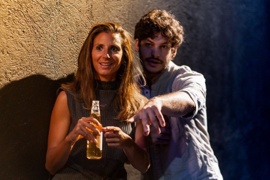 &Epsilon;&iota;&delta;&alpha;&mu;&epsilon; &tau;&eta;&nu; &pi;&alpha;&rho;ά&sigma;&tau;&alpha;&sigma;&eta; ''&Sigma;ύ&gamma;&chi;&rho;&omicron;&nu;&epsilon;&sigmaf; &Tau;&rho;&alpha;&gamma;&omega;&delta;ί&epsilon;&sigmaf;''  &sigma;&tau;&omicron; &theta;έ&alpha;&tau;&rho;&omicron; &Mu;&iota;&kappa;&rho;ό&sigmaf; &Kappa;&epsilon;&rho;&alpha;&mu;&epsilon;&iota;&kappa;ό&sigmaf;