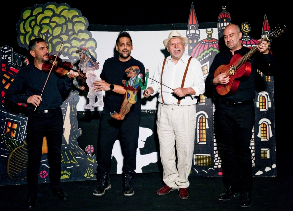 &Kappa;&alpha;&rho;&alpha;&gamma;&kappa;&iota;&omicron;&zeta;&omicron;&pi;&alpha;ί&chi;&tau;&eta;&sigmaf; &nu;&upsilon;&nu; &kappa;&alpha;&iota; &alpha;&epsilon;ί , &Omicron; &Pi;ά&nu;&omicron;&sigmaf; &Sigma;&kappa;&omicron;&upsilon;&rho;&omicron;&lambda;&iota;ά&kappa;&omicron;&sigmaf; &zeta;&omega;&nu;&tau;&alpha;&nu;&epsilon;ύ&epsilon;&iota; &tau;&eta; &zeta;&omega;ή &tau;&omicron;&upsilon; &Theta;&alpha;&nu;ά&sigma;&eta; &Sigma;&pi;&upsilon;&rho;ό&pi;&omicron;&upsilon;&lambda;&omicron;&upsilon;