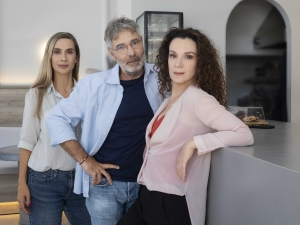 ΔΕΛΤΙΟ ΤΥΠΟΥ  ΜΙΚΡΟ ΠΑΛΛΑΣ  Θεατρική περίοδος 2025-2026  Meghan Kennedy  ΣΕ ΒΛΕΠΩ  Σκηνοθεσία : Βίκυ Βολιώτη  Παραστάσεις : Δευτέρα και Τρίτη στις 20:00