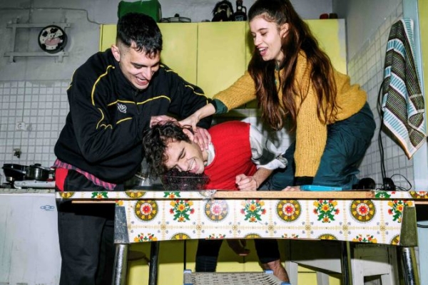 &Epsilon;ί&delta;&alpha;&mu;&epsilon; &tau;&eta;&nu; &pi;&alpha;&rho;ά&sigma;&tau;&alpha;&sigma;&eta; &laquo;Blackberry trout face (&Mu;&omicron;ύ&rho;&eta; &mu;&epsilon; &mu;&omicron;ύ&rho;&alpha;)&raquo; &sigma;&tau;&omicron; &Theta;έ&alpha;&tau;&rho;&omicron; &Sigma;&tau;&alpha;&theta;&mu;ό&sigmaf;.