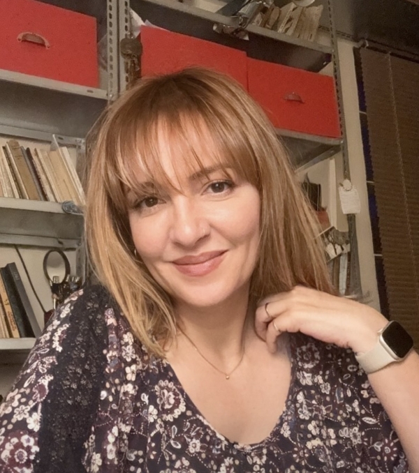 &Sigma;&upsilon;&nu;έ&nu;&tau;&epsilon;&upsilon;&xi;&eta; &mu;&epsilon; &tau;&eta;&nu; &eta;&theta;&omicron;&pi;&omicron;&iota;ό &Upsilon;&rho;ώ &Lambda;&omicron;ύ&pi;&eta; &mu;&epsilon; &alpha;&phi;&omicron;&rho;&mu;ή &tau;&eta;&nu; &pi;&alpha;&rho;ά&sigma;&tau;&alpha;&sigma;&eta;  &laquo;&Eta; &alpha;&gamma;ά&pi;&eta; ά&rho;&gamma;&eta;&sigma;&epsilon; &mu;&iota;&alpha; &mu;έ&rho;&alpha;&raquo; &pi;&omicron;&upsilon; &alpha;&nu;&epsilon;&beta;&alpha;ί&nu;&epsilon;&iota; &sigma;&tau;&omicron; &Theta;έ&alpha;&tau;&rho;&omicron; &laquo;&Pi;&tau;&iota; &Pi;&alpha;&lambda;&alpha;ί&raquo; &sigma;&epsilon; &sigma;&kappa;&eta;&nu;&omicron;&theta;&epsilon;&sigma;ί&alpha; Έ&nu;&kappa;&epsilon; &Phi;&epsilon;&zeta;&omicron;&lambda;&lambda;ά&rho;&iota;