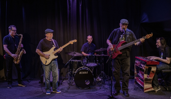 BLUES CARGO LIVE &sigma;&tau;&omicron; &Tau;&Eta;&Epsilon;ATRE OF THE NO
