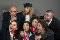 "&Tau;&omicron; &Mu;&alpha;ύ&rho;&omicron; &Nu;&epsilon;&rho;ό" &sigma;&epsilon; &sigma;&kappa;&eta;&nu;&omicron;&theta;&epsilon;&sigma;ί&alpha; &Theta;&omicron;&delta;&omega;&rho;ή &Alpha;&mu;&pi;&alpha;&zeta;ή | &Alpha;&pi;ό &Delta;&epsilon;&upsilon;&tau;έ&rho;&alpha; 7 &Nu;&omicron;&epsilon;&mu;&beta;&rho;ί&omicron;&upsilon; &sigma;&tau;&omicron; &Theta;έ&alpha;&tau;&rho;&omicron; Altera Pars