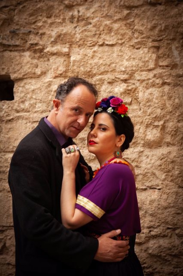 &Epsilon;ί&delta;&alpha;&mu;&epsilon; &tau;&eta;&nu; &pi;&alpha;&rho;ά&sigma;&tau;&alpha;&sigma;&eta; &laquo;Frida Kahlo, &Mu;&epsilon; &Sigma;&pi;&alpha;&sigma;&mu;έ&nu;&alpha; &Phi;&tau;&epsilon;&rho;ά&raquo; &tau;&eta;&sigmaf; &Theta;&epsilon;&alpha;&tau;&rho;&iota;&kappa;ή&sigmaf; &Omicron;&mu;ά&delta;&alpha;&sigmaf; 2510 &sigma;&tau;&omicron; &Mu;&pi;ά&gamma;&kappa;&epsilon;&iota;&omicron;&nu;