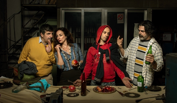 &Epsilon;ί&delta;&alpha;&mu;&epsilon; &tau;&omicron;&nu; &Tau;ό&rho;&nu;&omicron; &alpha;&pi;ό &tau;&eta;&nu; &theta;&epsilon;&alpha;&tau;&rho;&iota;&kappa;ή &omicron;&mu;ά&delta;&alpha; &Xi;&alpha;&nu;&theta;ί&alpha;&sigmaf; &sigma;&tau;&omicron; &theta;έ&alpha;&tau;&rho;&omicron; Olvio.