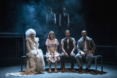 &Epsilon;ί&delta;&alpha;&mu;&epsilon; &tau;&iota;&sigmaf; "&Mu;&epsilon;&gamma;ά&lambda;&epsilon;&sigmaf; &Pi;&rho;&omicron;&sigma;&delta;&omicron;&kappa;ί&epsilon;&sigmaf;" &sigma;&tau;&omicron; &Sigma;ύ&gamma;&chi;&rho;&omicron;&nu;&omicron; &Theta;έ&alpha;&tau;&rho;&omicron;