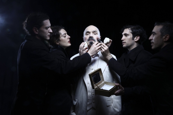 &Epsilon;ί&delta;&alpha;&mu;&epsilon; &tau;&eta;&nu; &pi;&alpha;&rho;ά&sigma;&tau;&alpha;&sigma;&eta; &Theta;ά&nu;&alpha;&tau;&omicron;&sigmaf; &sigma;&tau;&eta; &Beta;&epsilon;&nu;&epsilon;&tau;ί&alpha; &sigma;&tau;&omicron; &theta;έ&alpha;&tau;&rho;&omicron; &Pi;&omicron;&rho;&epsilon;ί&alpha;.