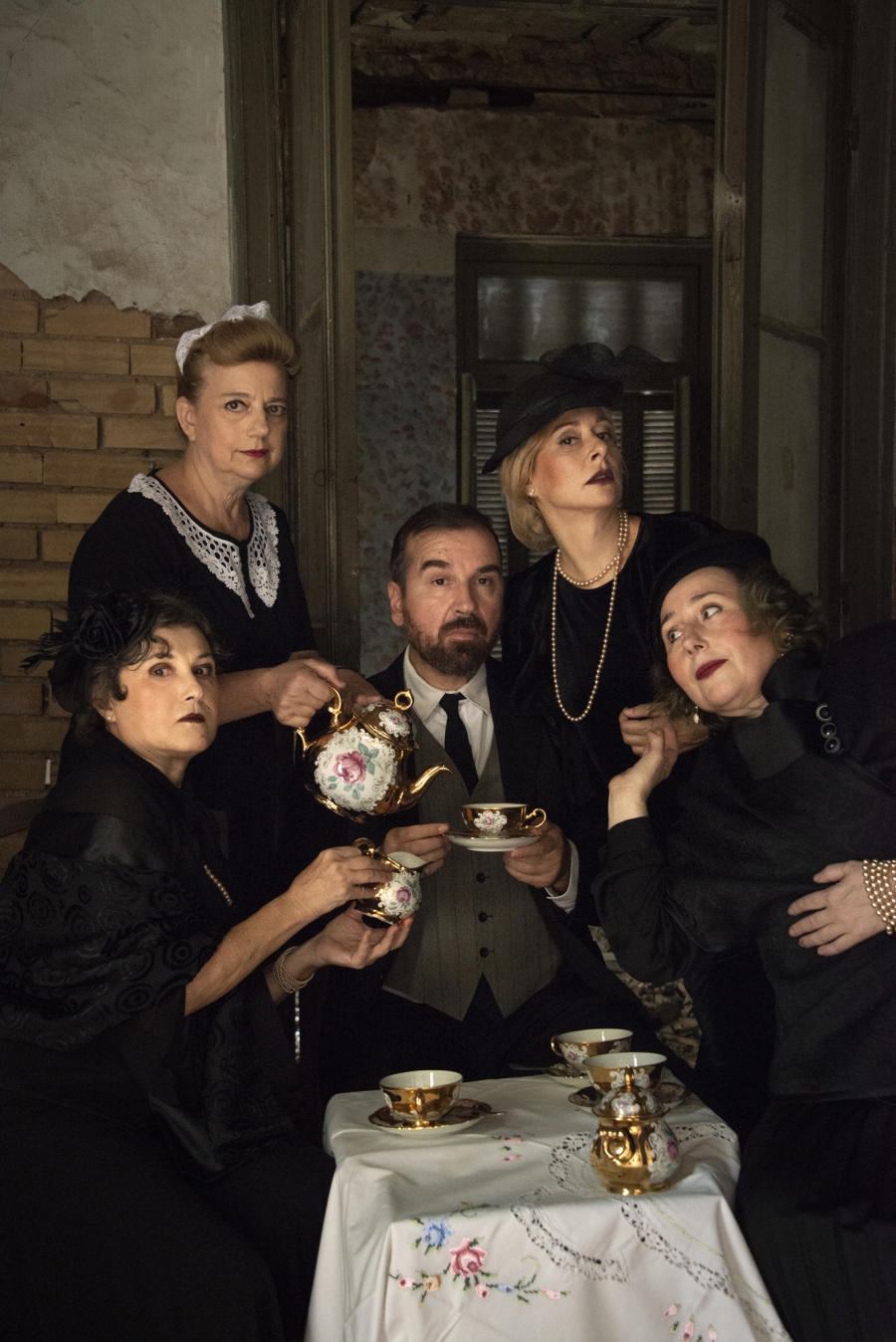 &laquo;&Epsilon;&lambda;ά&tau;&epsilon; &nu;&alpha; &pi;&iota;&omicron;ύ&mu;&epsilon; έ&nu;&alpha;&nu; &kappa;&alpha;&phi;έ&hellip;&raquo; &sigma;&tau;&omicron;&nu; &Mu;&iota;&kappa;&rho;ό &Kappa;&epsilon;&rho;&alpha;&mu;&epsilon;&iota;&kappa;ό &alpha;&pi;ό &tau;έ&lambda;&eta; &Nu;&omicron;&epsilon;&mu;&beta;&rho;ί&omicron;&upsilon;