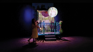 &Theta;έ&alpha;&tau;&rho;&omicron; &Psi;&upsilon;&rho;&rho;ή - &laquo;&Theta;&epsilon;ό&phi;&iota;&lambda;&omicron;&sigmaf; sold&raquo; &sigma;&epsilon; &sigma;&kappa;&eta;&nu;&omicron;&theta;&epsilon;&sigma;ί&alpha; Ό&lambda;&iota;&alpha;&sigmaf; &Lambda;&alpha;&zeta;&alpha;&rho;ί&delta;&omicron;&upsilon; &alpha;&pi;ό &tau;&iota;&sigmaf; 6 &Omicron;&kappa;&tau;&omega;&beta;&rho;ί&omicron;&upsilon;