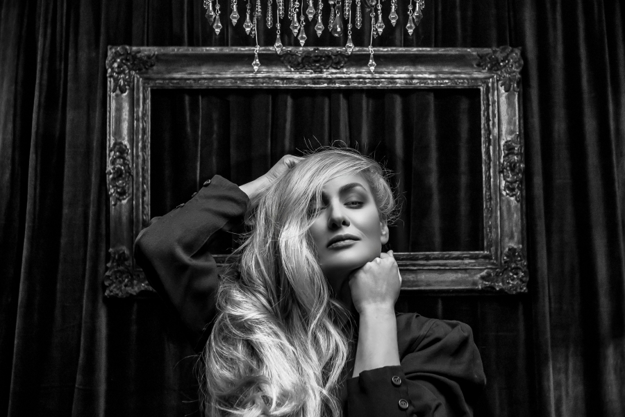 Lia Hide &pi;&alpha;&rho;&omicron;&upsilon;&sigma;ί&alpha;&sigma;&eta; &nu;&epsilon;&omicron;&upsilon; ά&lambda;&mu;&pi;&omicron;&upsilon;&mu;, &laquo;Aristophobia Nervosa&raquo; &Iota;&Iota; Theatre Of The NO II &Pi;έ&mu;&pi;&tau;&eta; 18/12