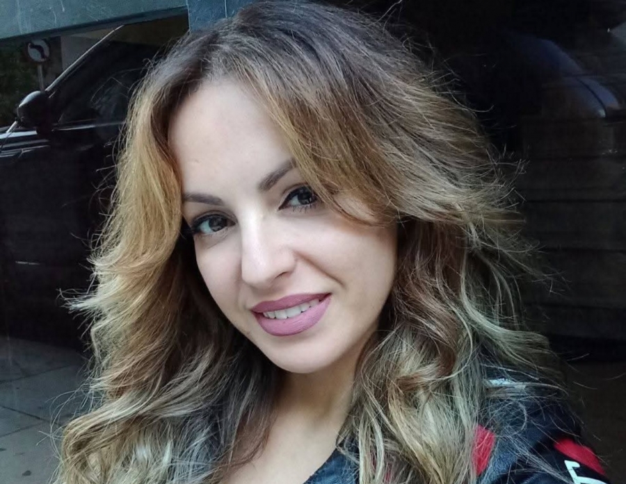 &Sigma;&upsilon;&nu;έ&nu;&tau;&epsilon;&upsilon;&xi;&eta; &tau;&eta;&sigmaf; &eta;&theta;&omicron;&pi;&omicron;&iota;&omicron;ύ &Alpha;&gamma;&gamma;&epsilon;&lambda;ή &Beta;&alpha;&sigma;&iota;&lambda;&iota;&kappa;ή&sigmaf; &mu;&epsilon; &alpha;&phi;&omicron;&rho;&mu;ή &tau;&eta;&nu; &pi;&alpha;&rho;ά&sigma;&tau;&alpha;&sigma;&eta;  &laquo;&Chi;&iota;&omicron;&nu;ά&tau;&eta; &kappa;&alpha;&iota; &omicron;&iota; &epsilon;&pi;&tau;ά &nu;ά&nu;&omicron;&iota;&raquo;